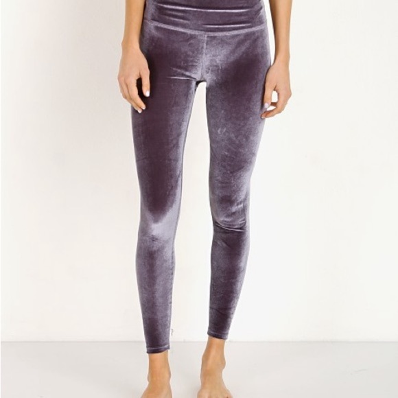 EUC - Beyond Yoga Velvet Motion High Waisted Midi Legging Deep Amethys - size M - Picture 3 of 8